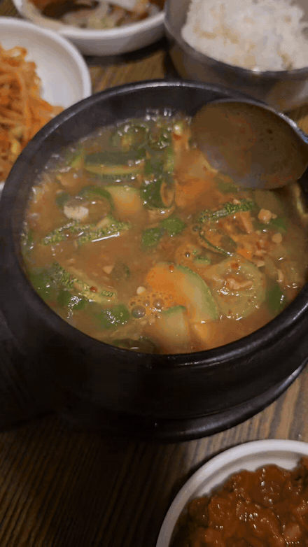 Animated meal view at the central Daegu restaurant