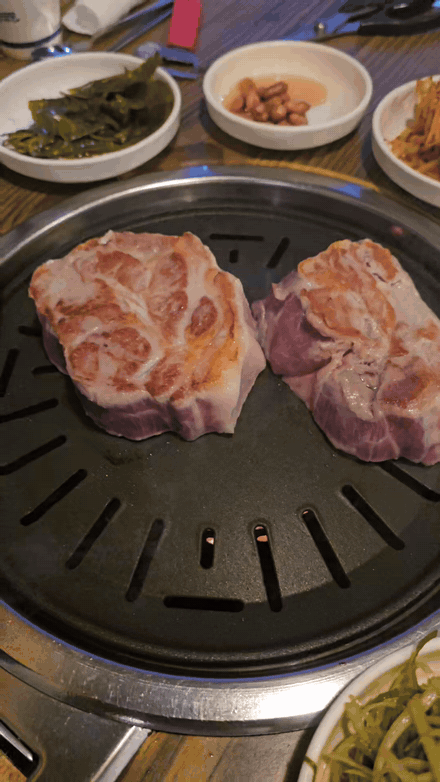 Animated meal scene featuring geungogi