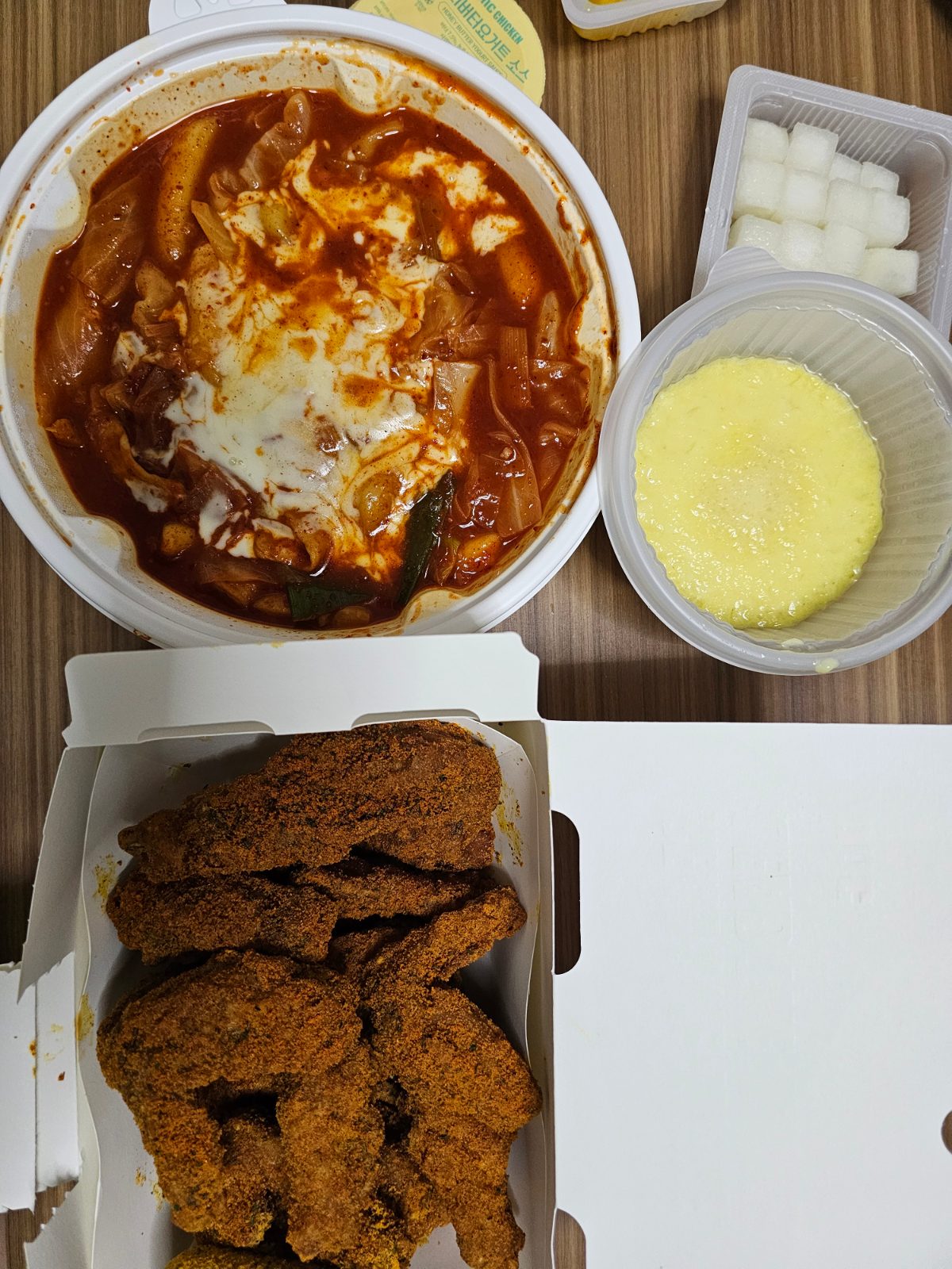 Chicken, tteokbokki, and steamed egg set together