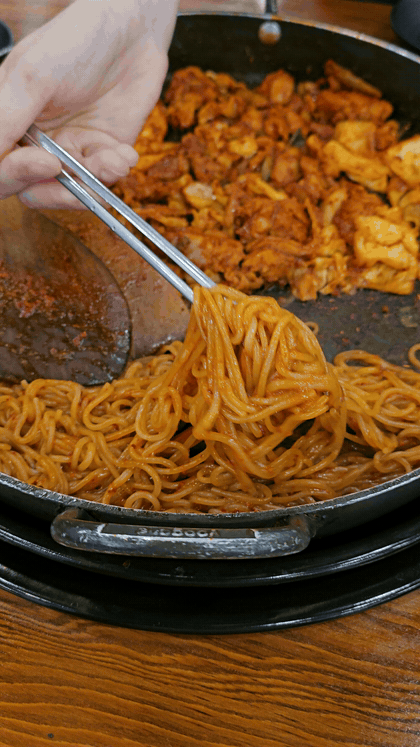 Jjolmyeon noodles lifted from spicy dakgalbi sauce in Daegu