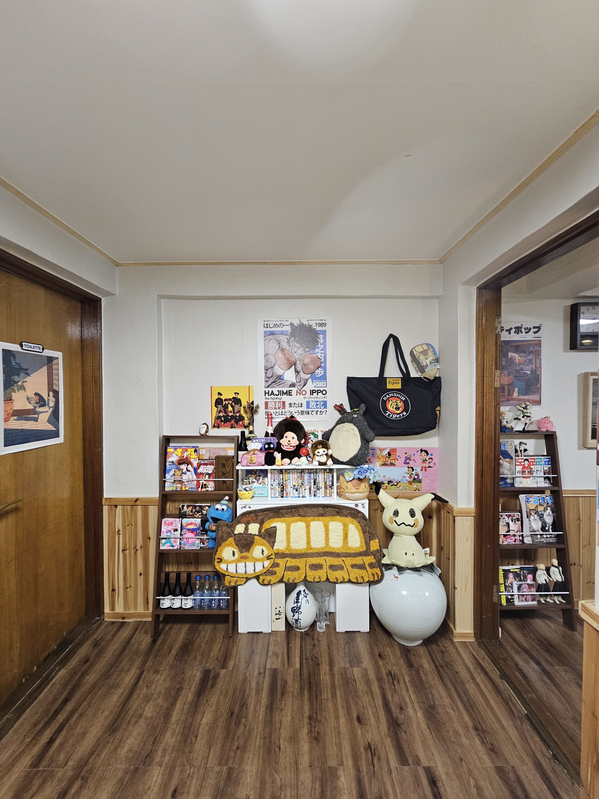 トトロのおもちゃ、漫画、阪神タイガースのバッグ、ネコバス型のマット