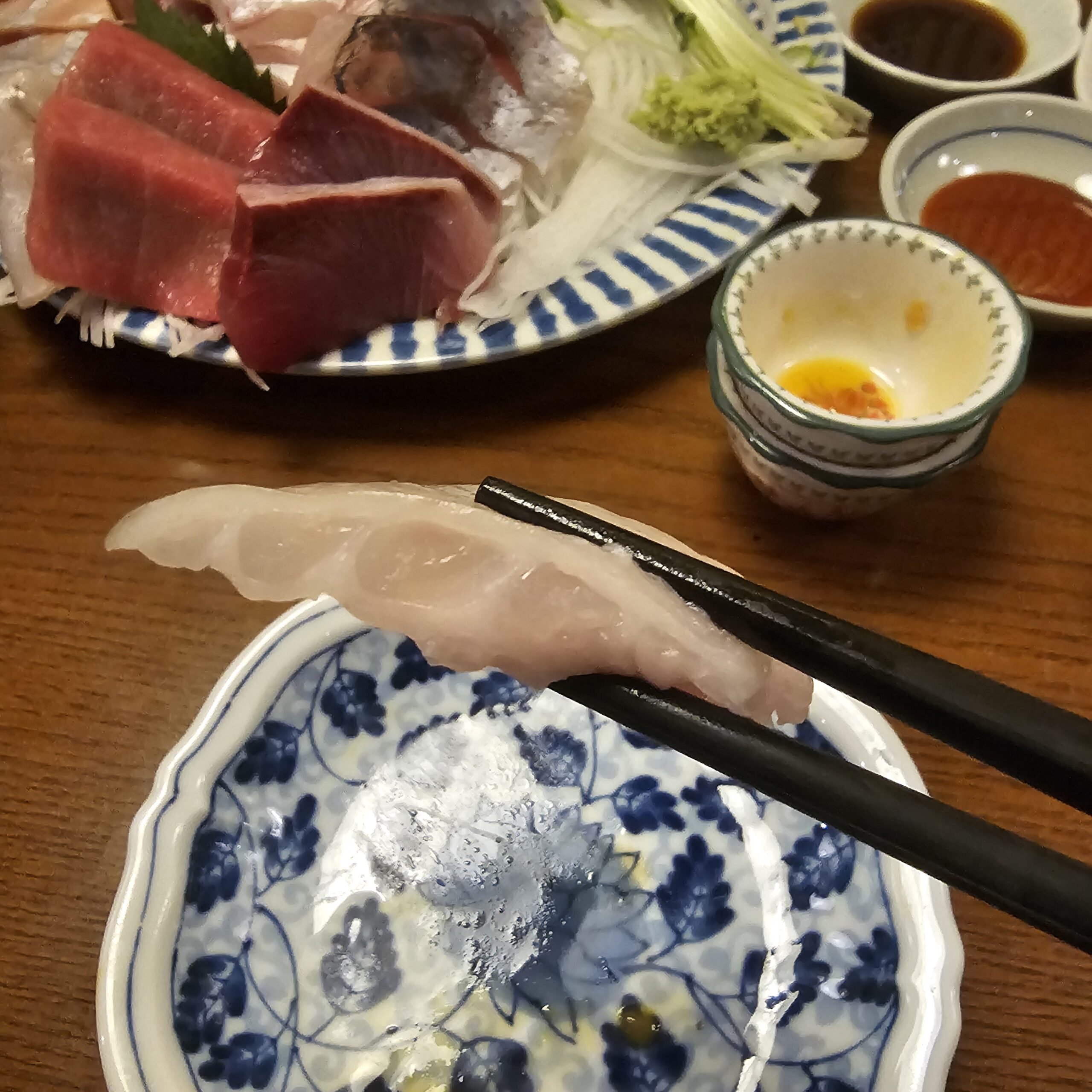 脂の筋が見えるエンガワの接写